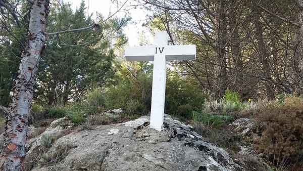 Foto de cruces y de la cruz en el paisaje de Cabra