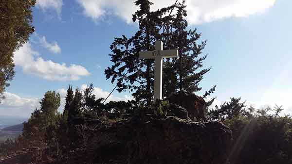 Foto de cruces y de la cruz en el paisaje de Cabra