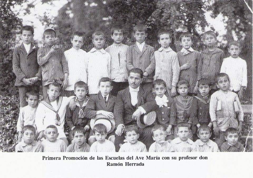 Fotos de alumnos y profesores del colegio del Ave María en  Cabra de Córdoba.