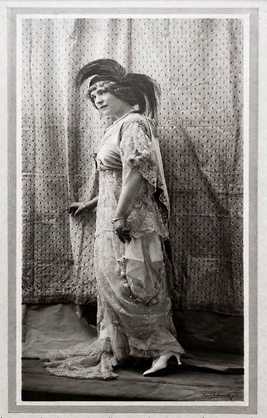 Fotografías de la mujer egabrense