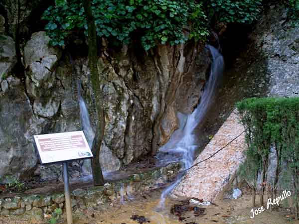 Fotografia de la Fuente del Río de Cabra