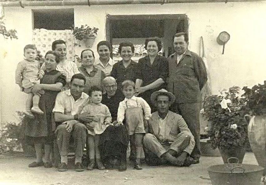 Foto de grupo de amigos o  conocidos de Cabra