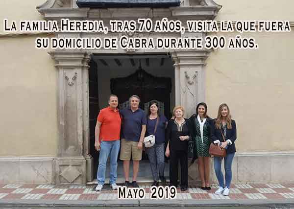 La familia Heredia, tras 70 años, visita la que fuera su domicilio de Cabra durante 300 años.