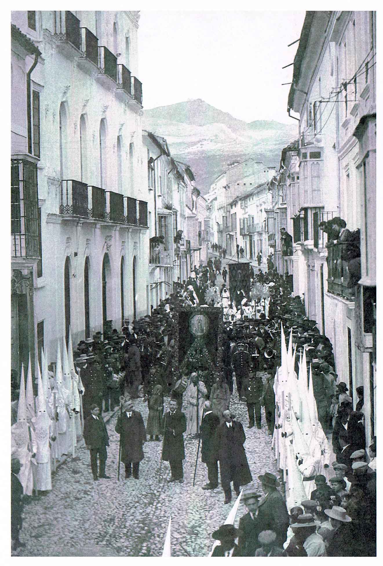 fotografías relacionadas los desfiles procesionales de Cabra.