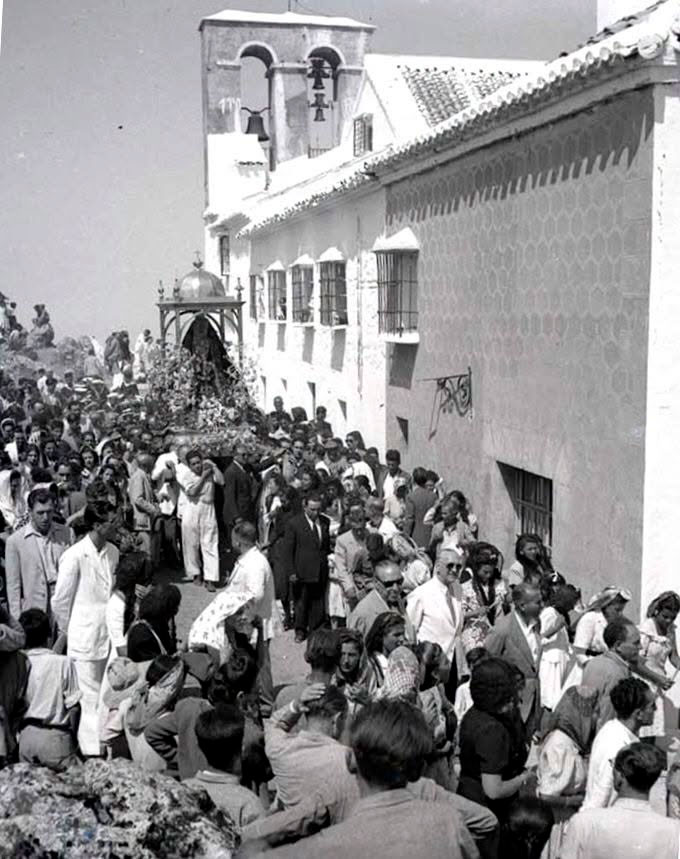 Fotografías relativa a la Virgen de la Sierra